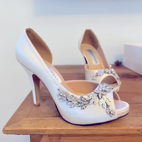 Wedding shoes (size 6) - Picture 1 of 4